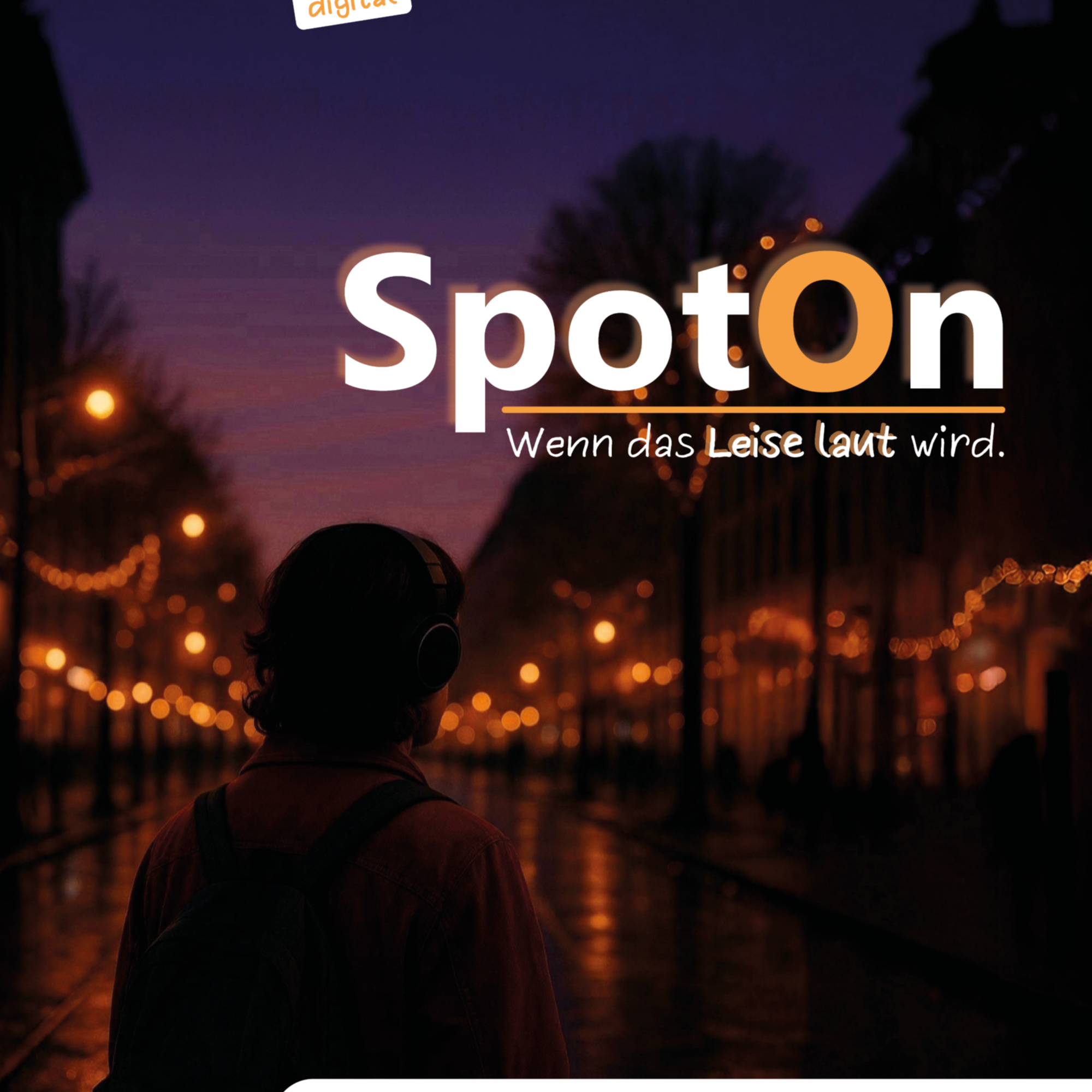 Silhouette einer Person mit Kopfhörern vor einer abendlichen, beleuchteten Straße mit Lichterketten, Text 'Spot On - Wenn das Leise laut wird.'